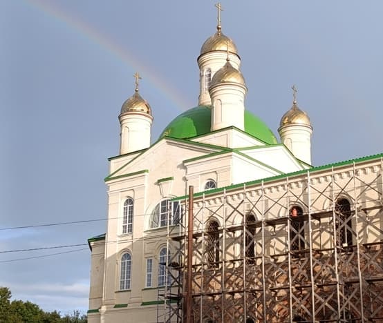 Северный фасад храма во время реставрационных работ